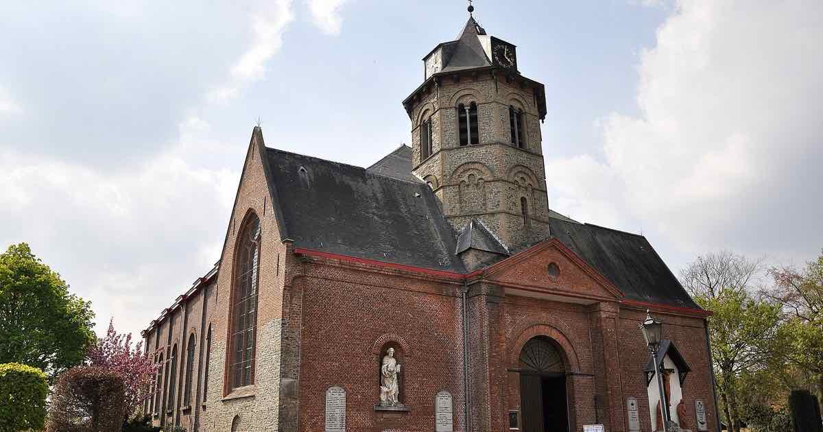 Sint-Adrianuskerk in Adegem (Maldegem)
