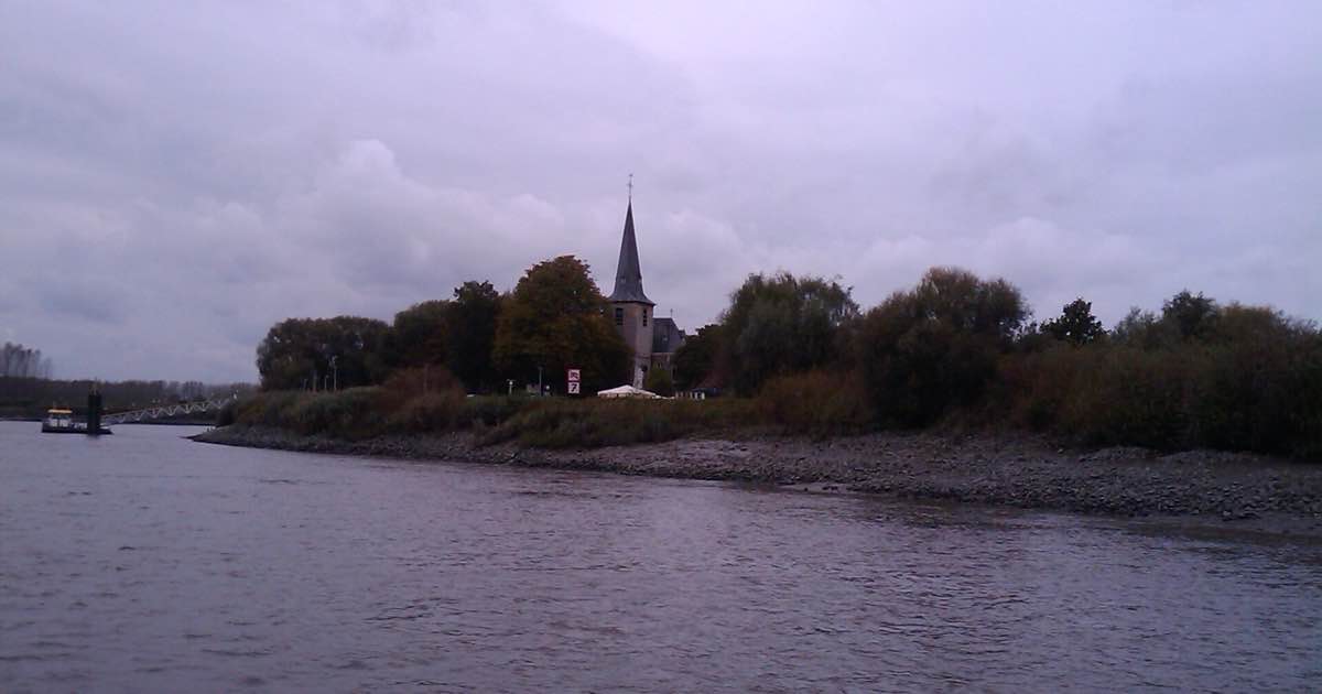 De Schelde met de kerktoren van Mariekerke (Bornem)