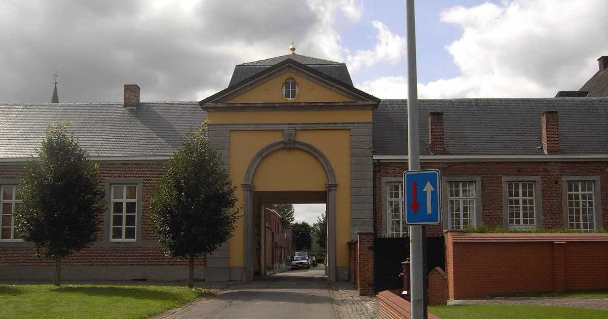 Toegang tot het dorp Sint-Martens-Lierde (Lierde)