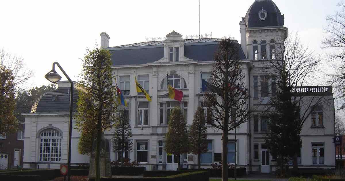 Gemeentehuis in Sint-Michiels (Brugge)