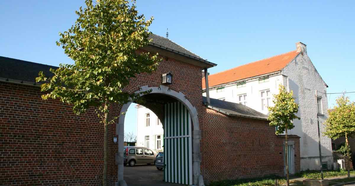 Poortgebouw van een hoeve in Walshoutem (Landen)